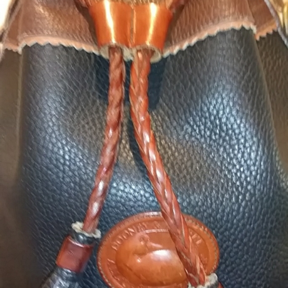 AUTHENTIC VINTAGE DOONEY AND BOURKE DRAWSTRING BAG - Picture 3 of 10